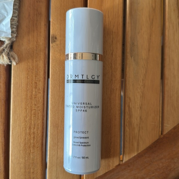 DRMTLGY Universal Tinted Moiturizer NEW - Picture 8 of 8